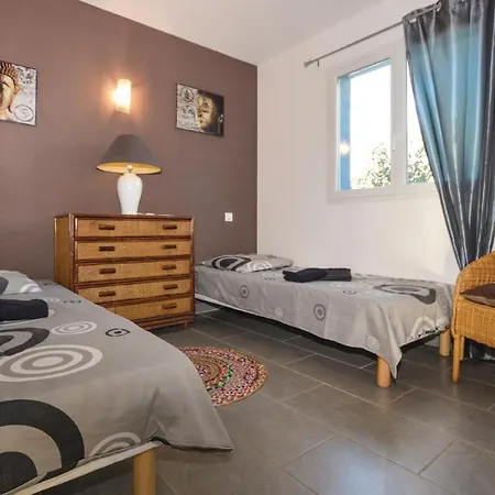 Nice In W/ Wifi, 2 Bedrooms And Outdoor Swimming Pool